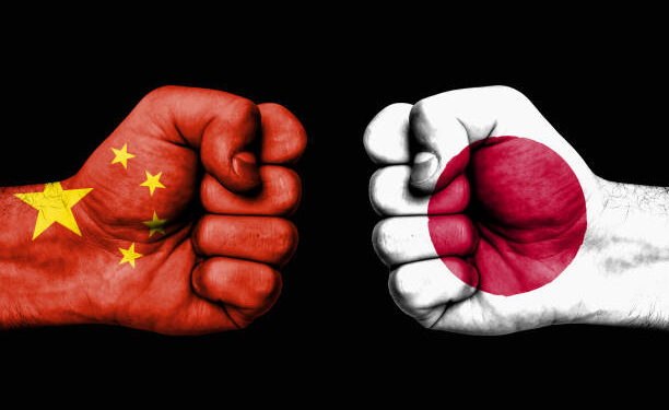 Ternyata Jepang dan China Berkonflik, Ini Beritanya conflict between china and japan, male fists governments conflict concept