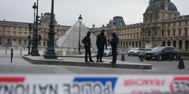 Prancis Tangkap 4 Agen Intelijen Rusia nov 27.3