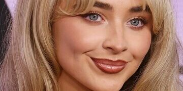 2022 american music awards arrivals